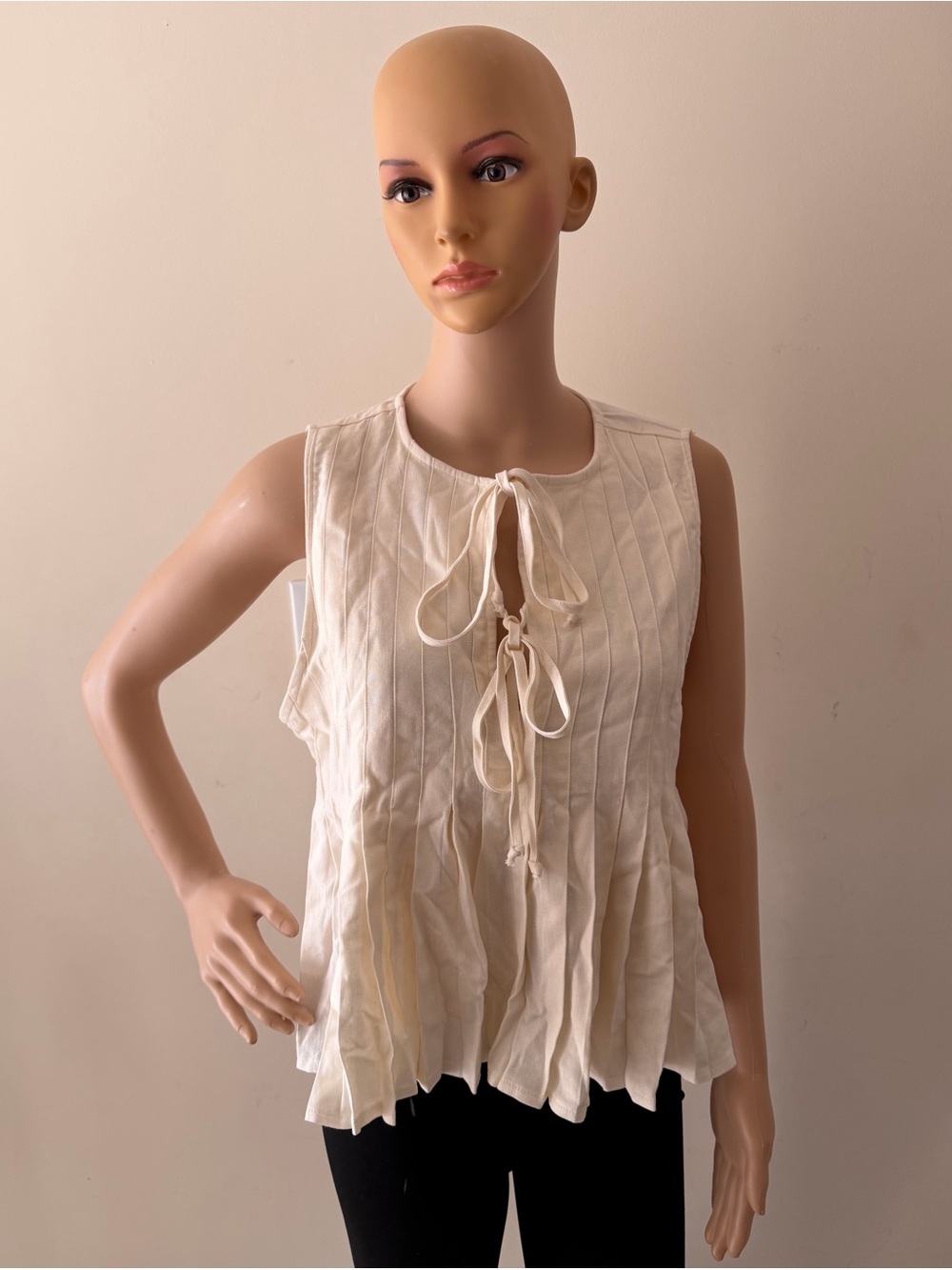 Liberty Love Cream Sleeveless Tie-Front Pleated Camisole